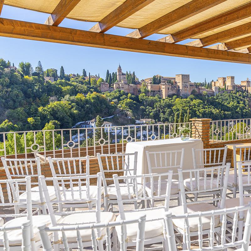bodas-elcamborio-granada-galeria-2 Altar de boda civil en El Camborio con panorámica de la Alhambra de Granada