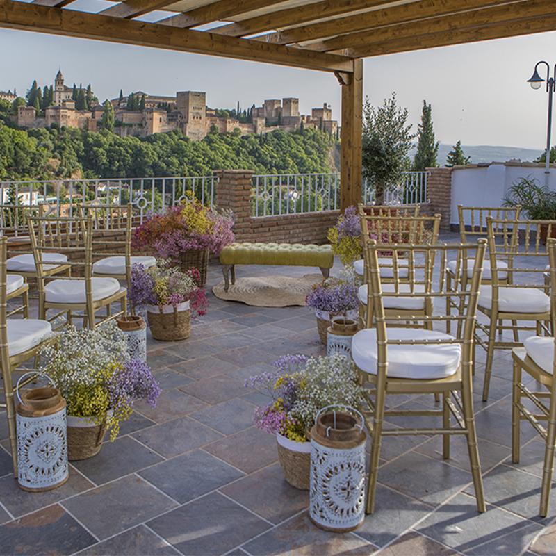 bodas-elcamborio-granada-galeria-40 Altar de boda civil en El Camborio con panorámica de la Alhambra de Granada
